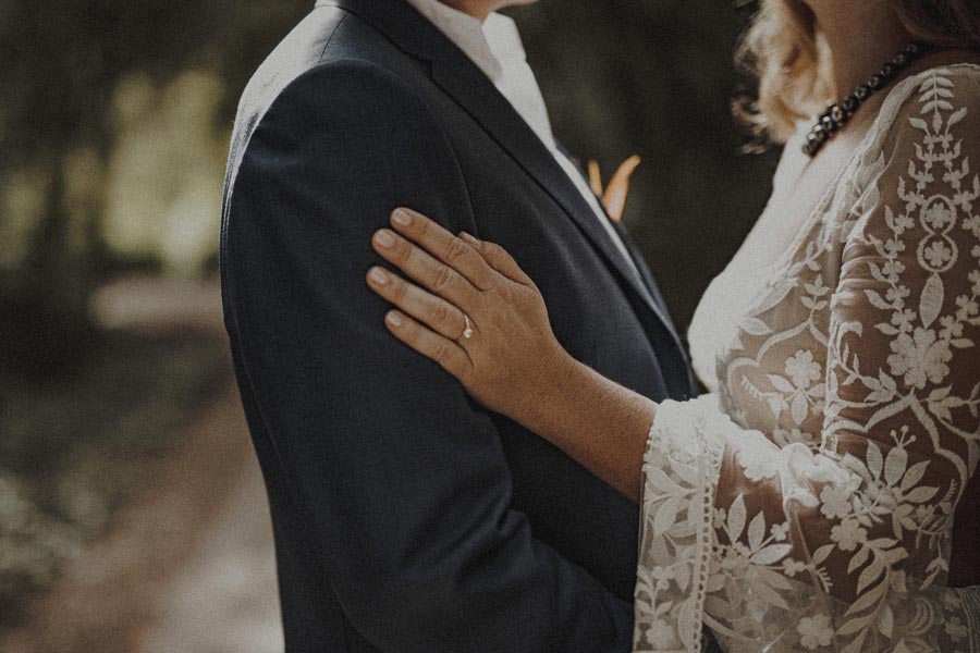 detail of the bride's ring